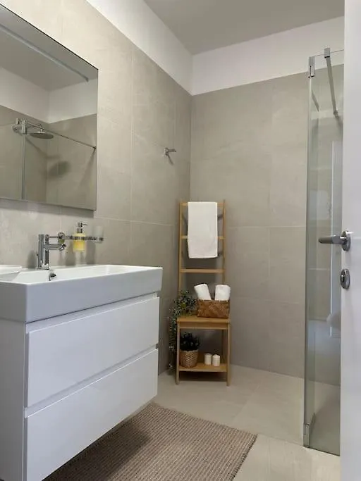 Villa Daleo With Heated Pool And Jacuzzi Near Porec Labinci 0*,  Kroatien