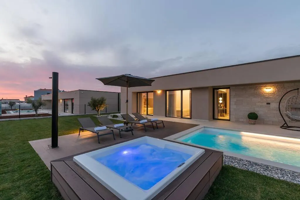 Villa Daleo With Heated Pool And Jacuzzi Near Porec Labinci Kroatien