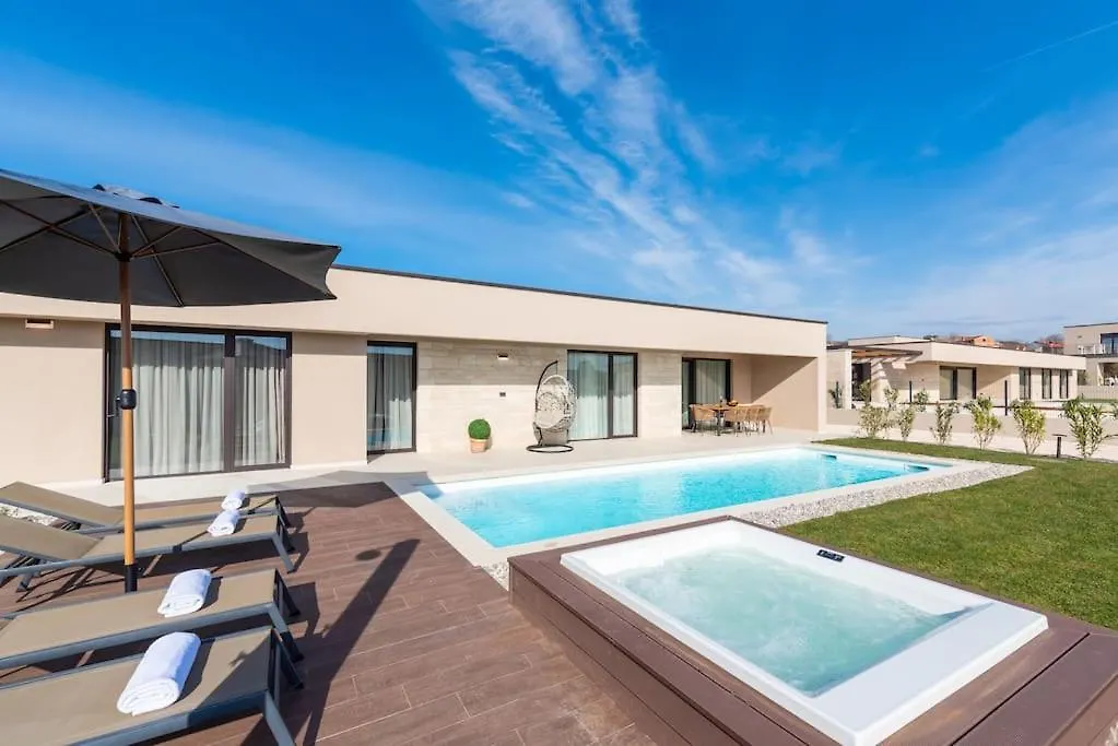 Villa Daleo With Heated Pool And Jacuzzi Near Porec Labinci