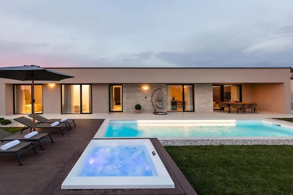 Villa Daleo With Heated Pool And Jacuzzi Near Porec Labinci