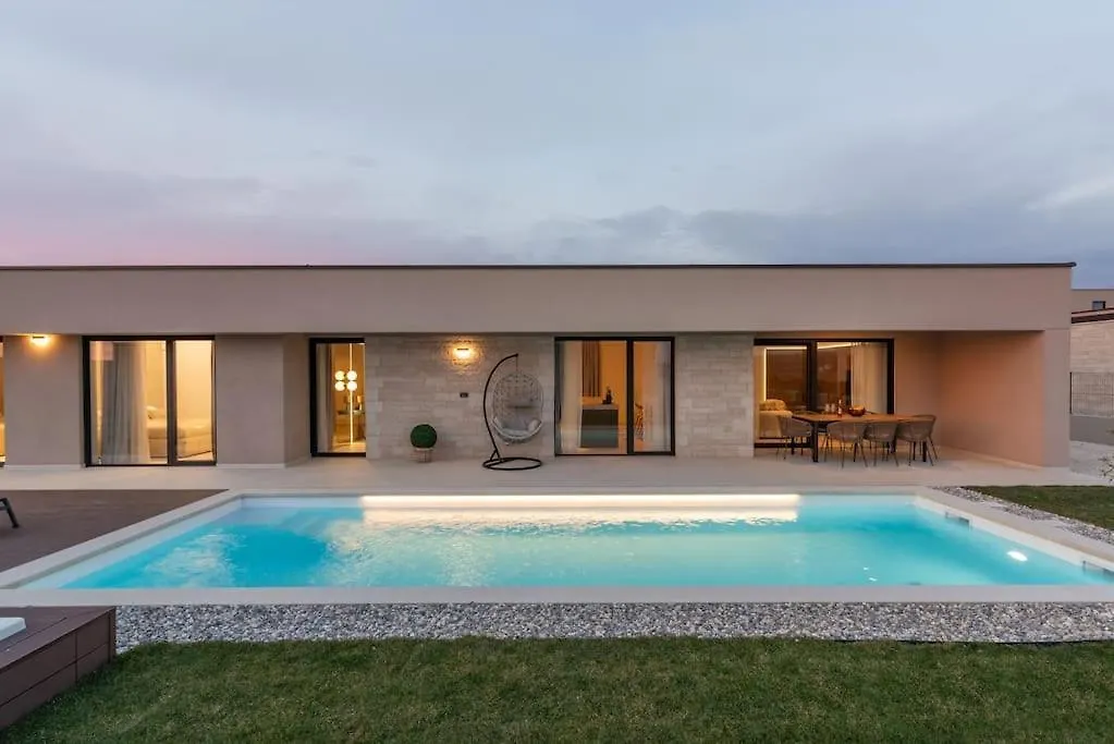 Villa Daleo With Heated Pool And Jacuzzi Near Porec Labinci