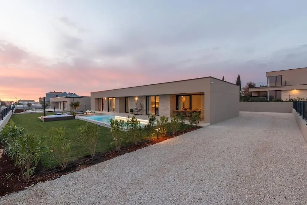 Villa Daleo With Heated Pool And Jacuzzi Near Porec Labinci