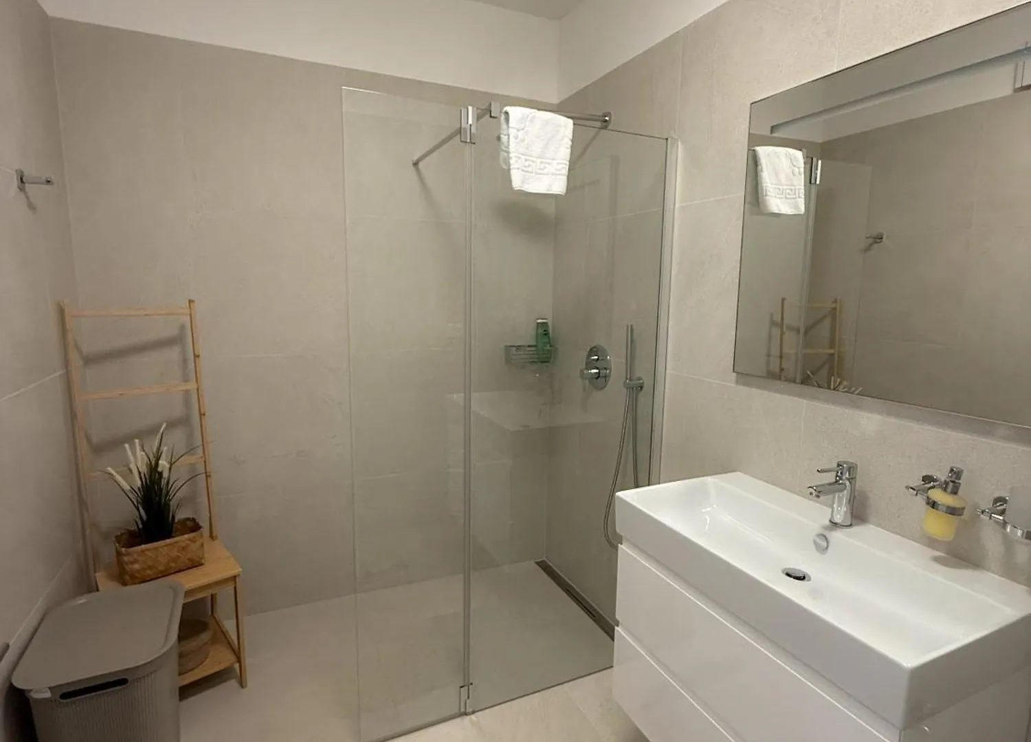 Villa Daleo With Heated Pool And Jacuzzi Near Porec Labinci Kroatien